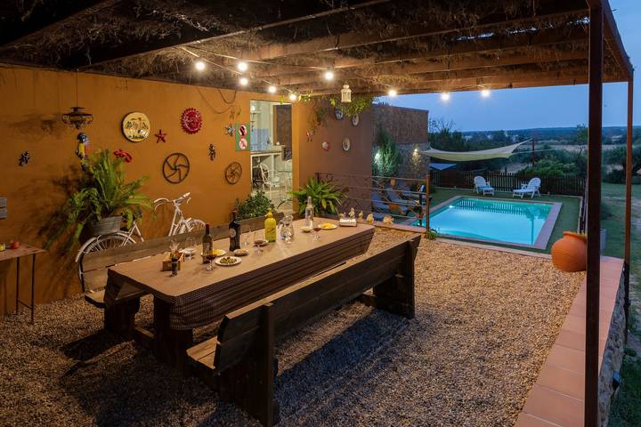 Ferme "Can Nentia" avec vue sur les montagnes, piscine et Wi-Fi. in Fonteta, Forallac