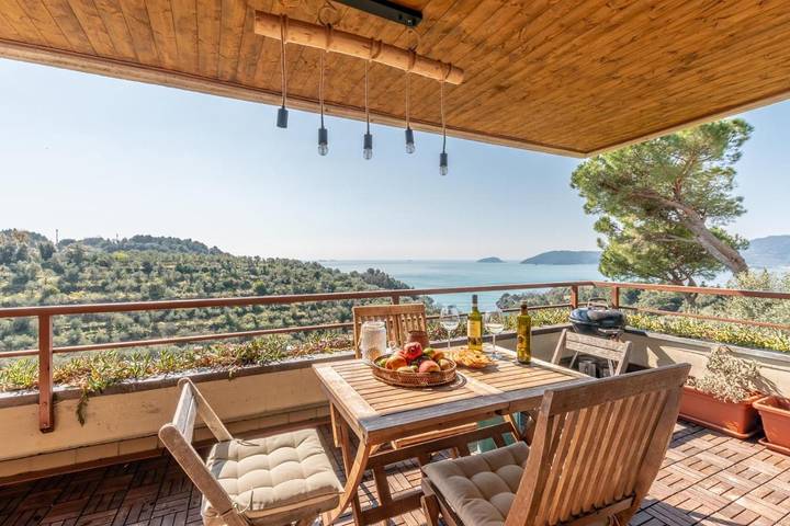 Appartamento per 7 persone, con Balcone e Terrazza nonché Giardino e Panorama a San Terenzo
