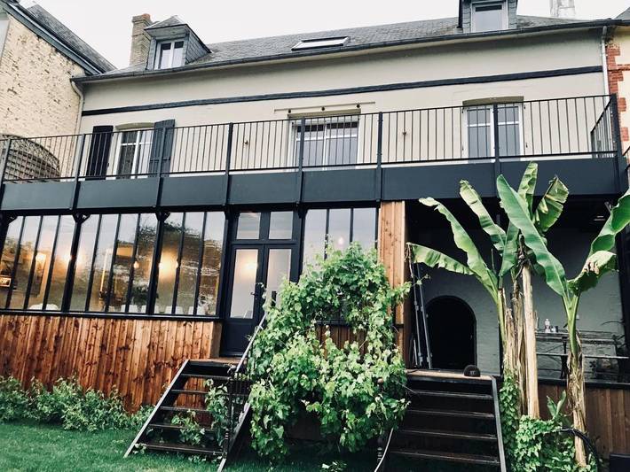 Villa pour 12 personnes, avec Balcon et Terrasse ainsi que Jardin et Vue sur le lac