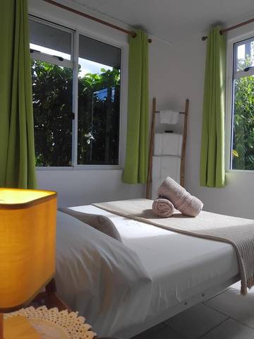 Location de vacances pour 2 personnes, avec jardin et balcon dans Mo'orea