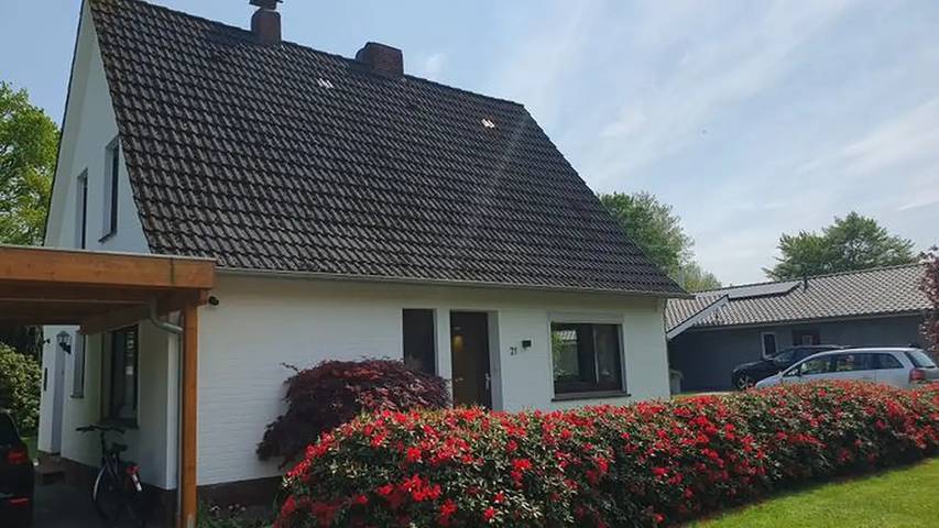 Ferienhaus für 6 Personen, mit Terrasse und Garten in Uplengen