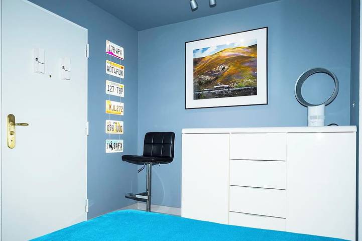 Appartement entier, Appartement avec une piscine et une vue magnifique sur mer, ville et montagne. in Nice, Côte méditerranéenne (France)