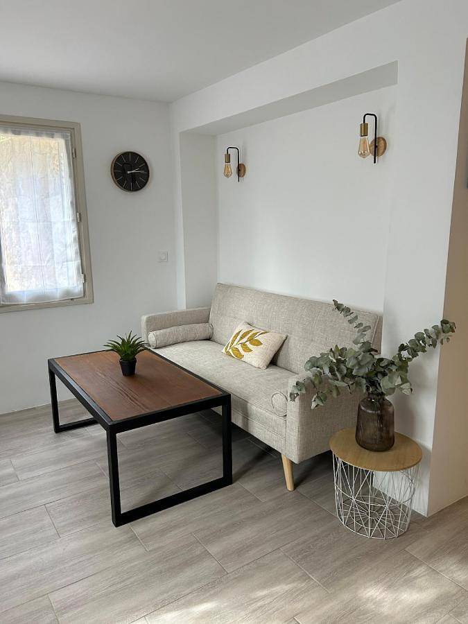 Appartement entier, One-Bedroom Apartment in Seillans, Région de Draguignan