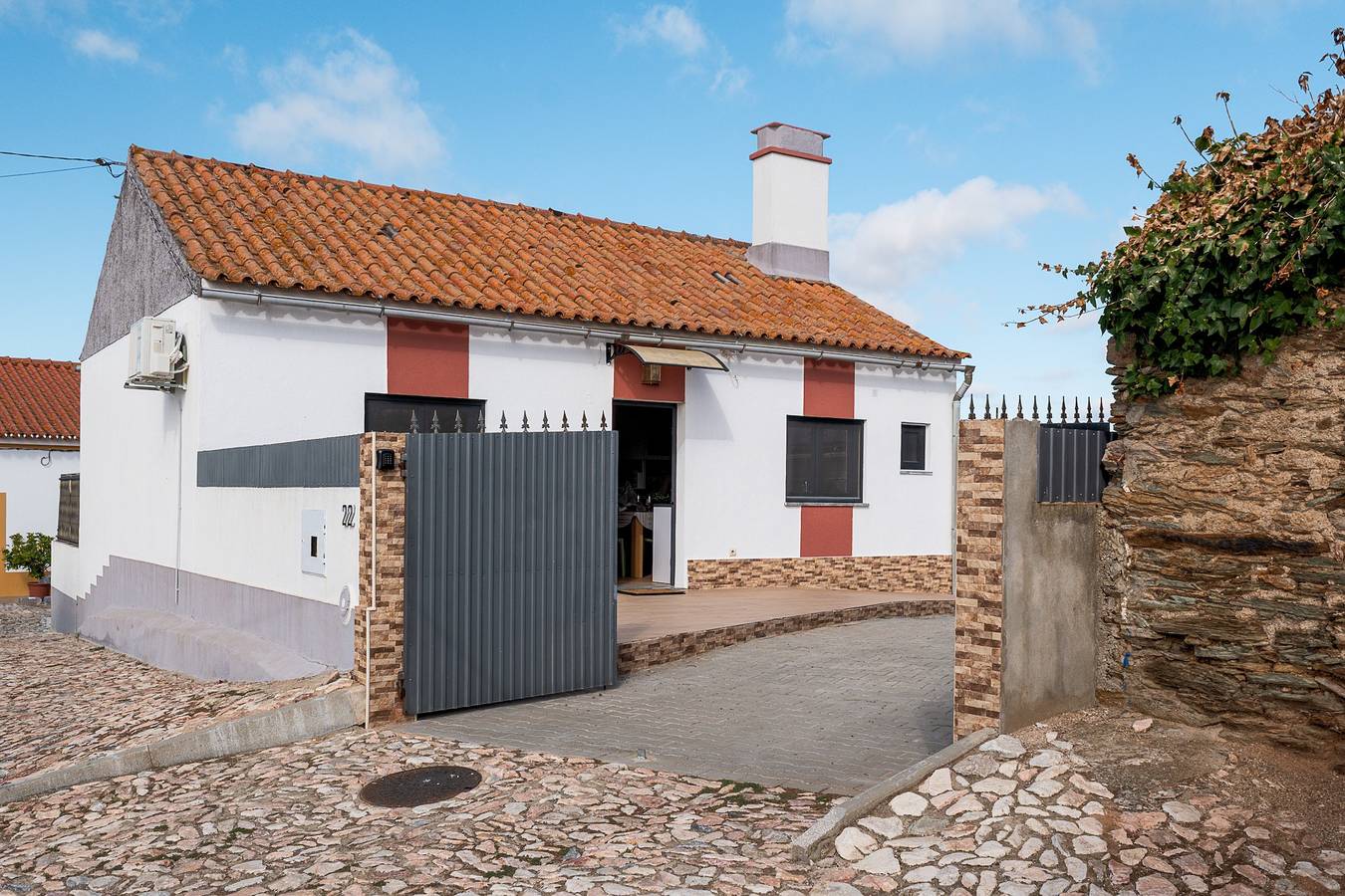 Maison de vacances 'Casa Olival De Mares - Alentejo' avec vue montagne, Wi-Fi et climatisation in Santiago Maior, District de Évora