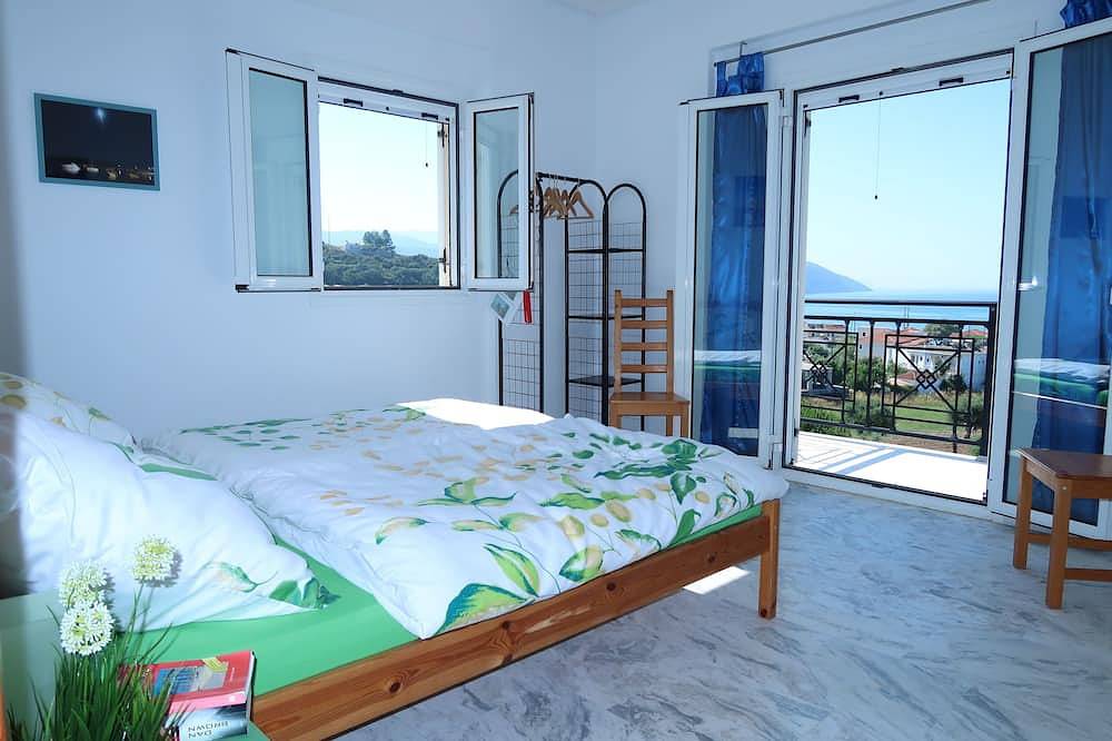 Ganze Wohnung, Großzügige strandnahe Ferienwohnung mit einzigartigem Blick auf Finikounda in Finikounda, Messenien