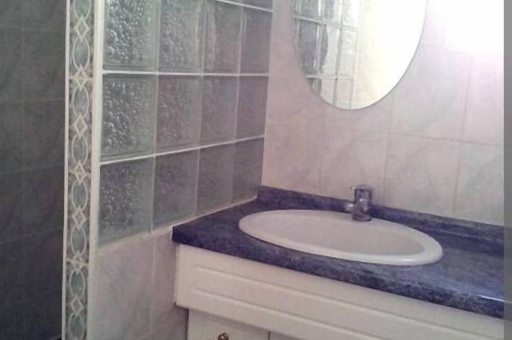 Location de vacances pour 6 personnes, avec terrasse ainsi que piscine et jardin, animaux acceptés à Eyguières - 4