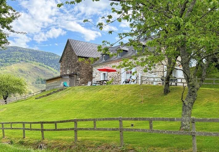 Gîte pour 5 personnes, avec Terrasse et Jardin