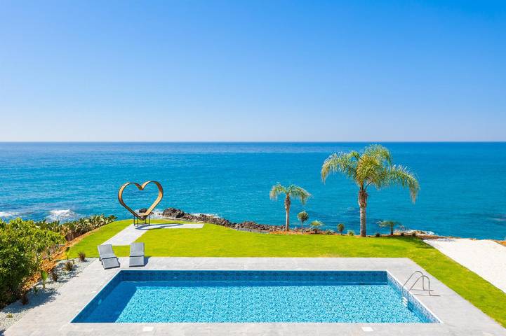 Villa pour 16 personnes, avec Vue sur l’océan ainsi que Terrasse et Jardin à Chypre