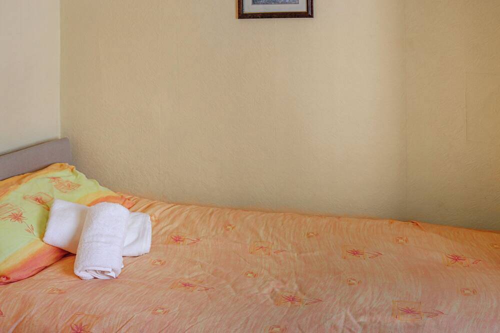 4 bedroom accommodation in Aberdaron in Aberdaron, Gwynedd