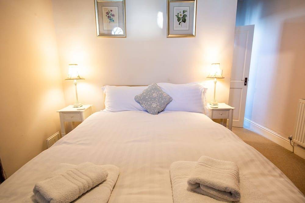 Cabbage Patch - sleeps 2 guests  in 1 bedroom in Rhoscolyn, Isle of Anglesey