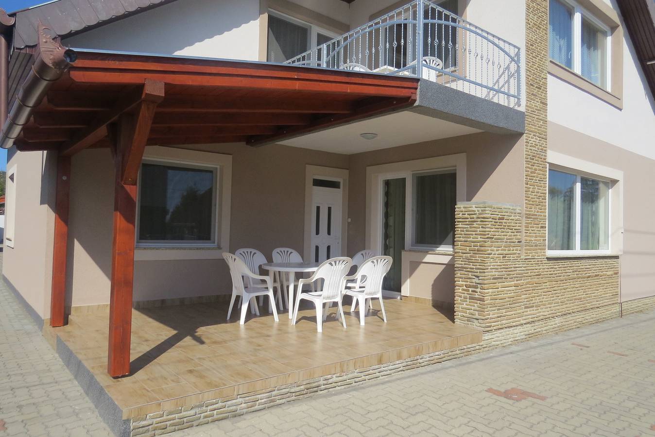 Ganze Ferienwohnung, 4+2 féröhelyes apartman in Balatonlelle, Plattensee Südufer