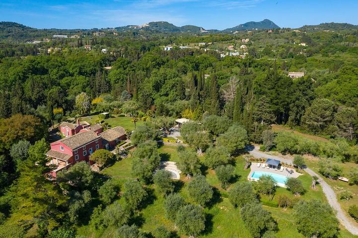 Διαμερίσματα διακοπών για 6 άτομα, με κήπο και μπαλκόνι στον Άγιο Ιωάννη (Κέρκυρα)