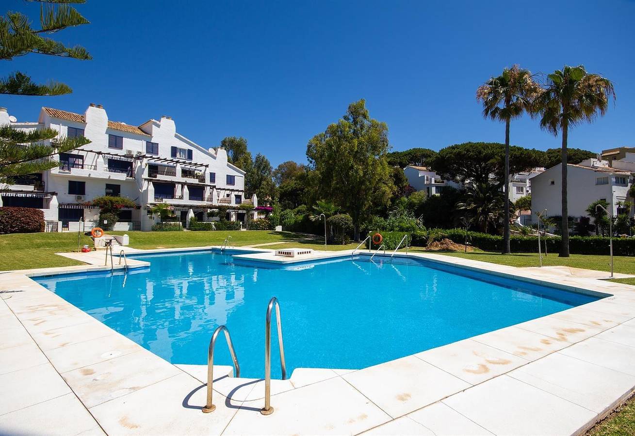 Vacation Home "Calahonda Beach Townhouse" Near Beach with Sea View, Shared Pool, A/C & Wi-Fi in Mijas Costa, Mijas