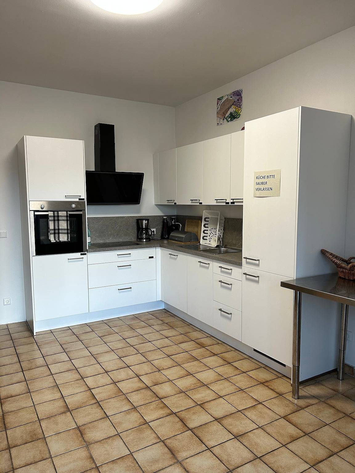 Ganze Wohnung, Ferienwohnung 'Minas Ferienwohnung' mit Privatterrasse, Balkon und Wlan in Dormagen, Rhein-Kreis Neuss