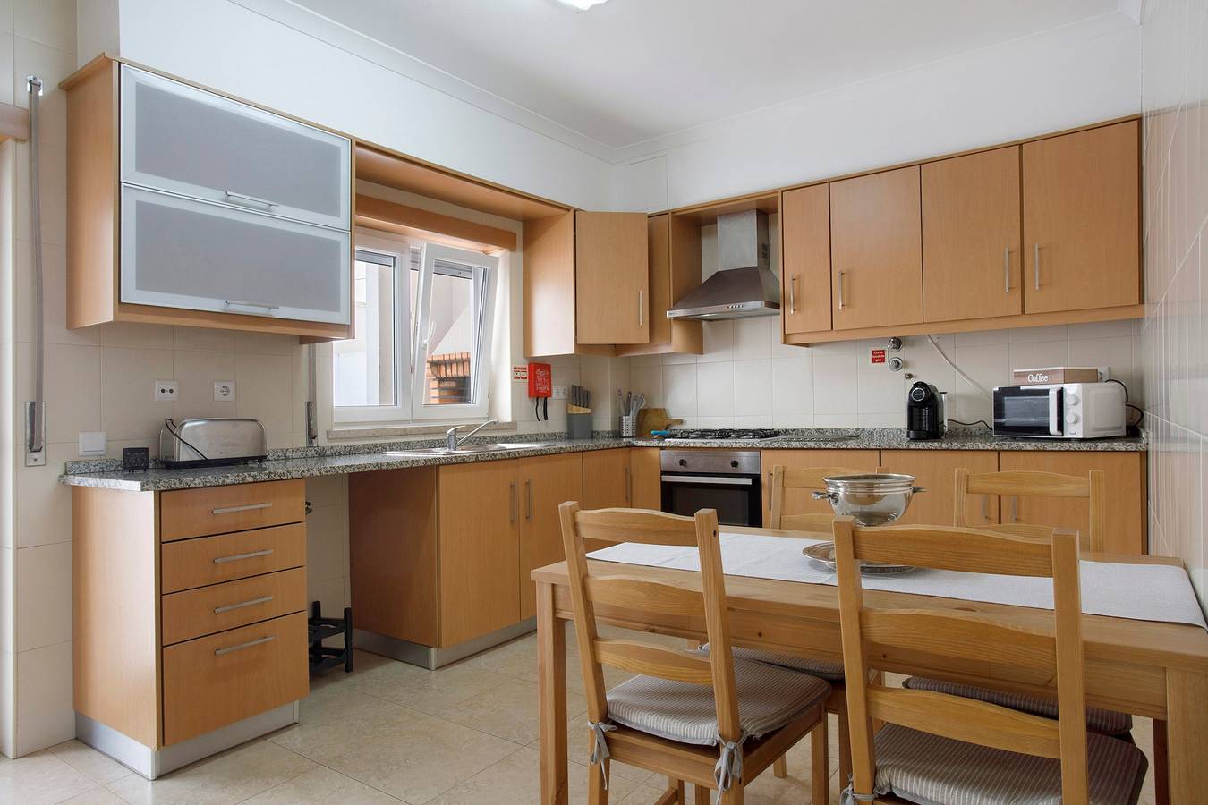 Ferienhaus 'Tina House' mit privater Terrasse, Wlan und Klimaanlage in Ferrel, Leiria District