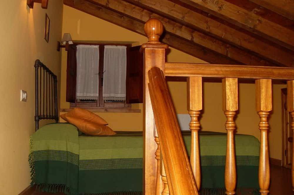 Entire apartment, Rustic style apartment with terrace for 4 people in Pesaguero, Cordillera Cantábrica