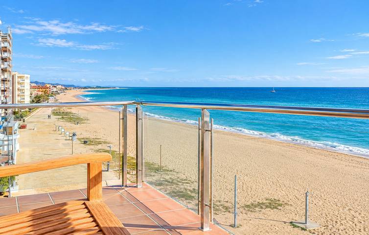 Appartement de vacances entier, 1km de la plage, Piscine, Terrasse, Cuisine, WiFi in Platja de Llevant (Malgrat de Mar), Santa Susanna