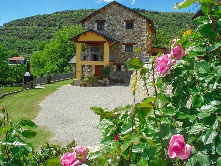 Casa rural para 11 personas, con jardín además de piscina y balcón en Alto Urgel - 2