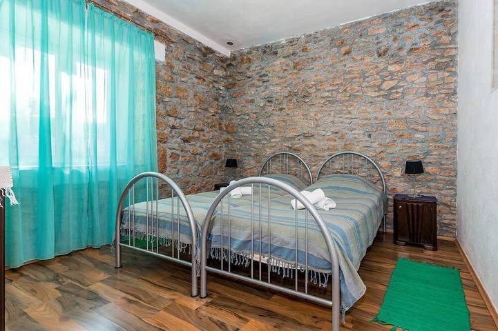 Landhaus Gluić - mit Außenpool in Dalmatinisches Zagora