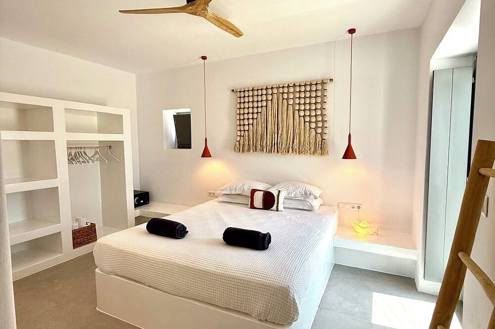 Faragas Hill in Aliki, Paros