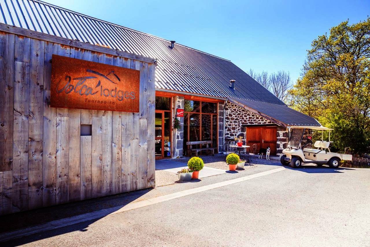 Les Volca'lodges de Tournebise in Saint-Pierre-le-Chastel, Parc naturel régional des Volcans d'Auvergne