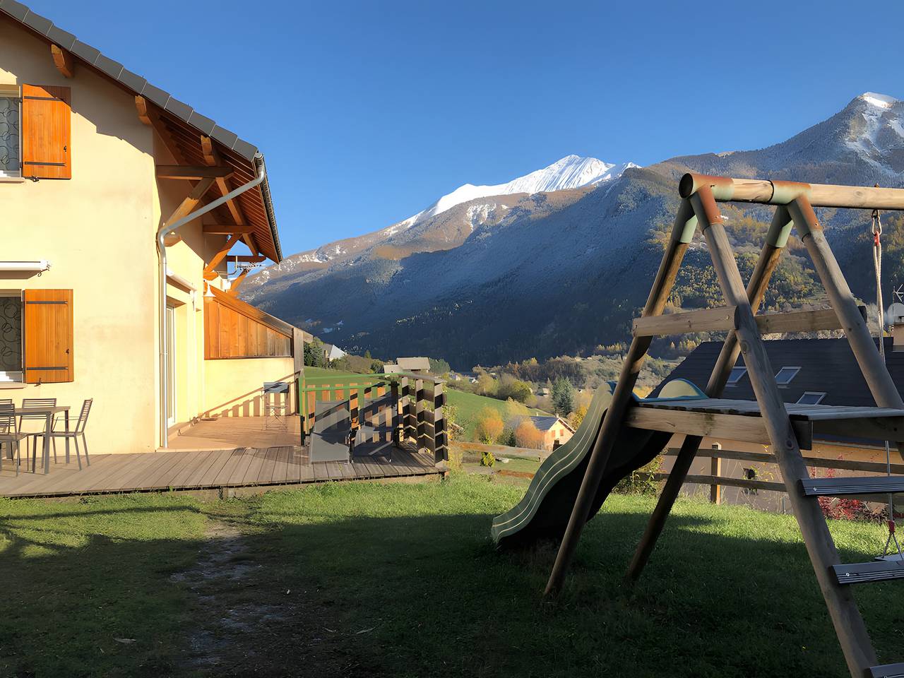 Holiday Home 'Gentianes Bleues' with Mountain View, Private Terrace and Private Garden in Saint-Jean-Saint-Nicolas, Écrins National Park