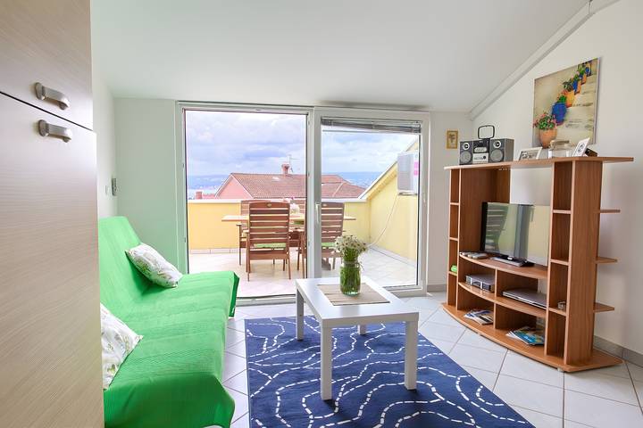 Entire apartment, Apartment 'Daniela with Sea View' with Sea View, Wi-Fi and Air Conditioning in Malinska-Dubašnica, Krk