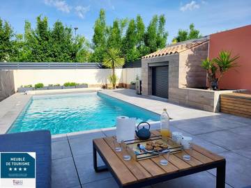 Cottage pour 8 personnes, avec jardin et piscine à Villedoux