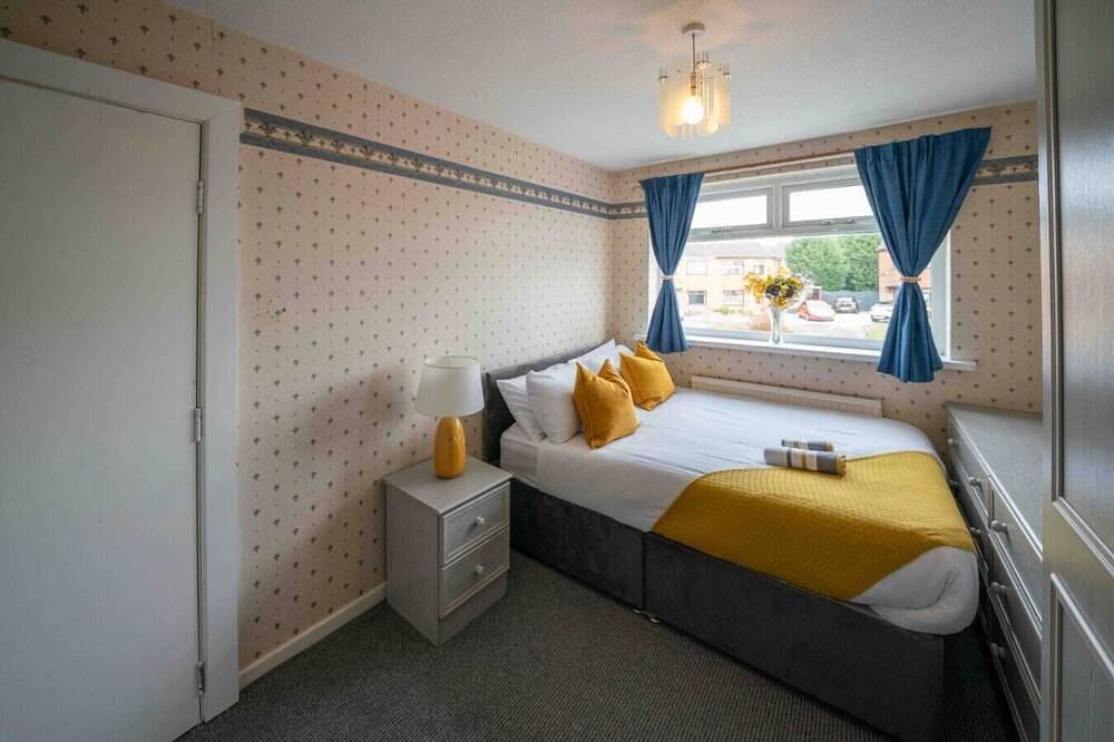 Spacious 3Br Home in Westhoughton | Free Parking | in Westhoughton, Bolton