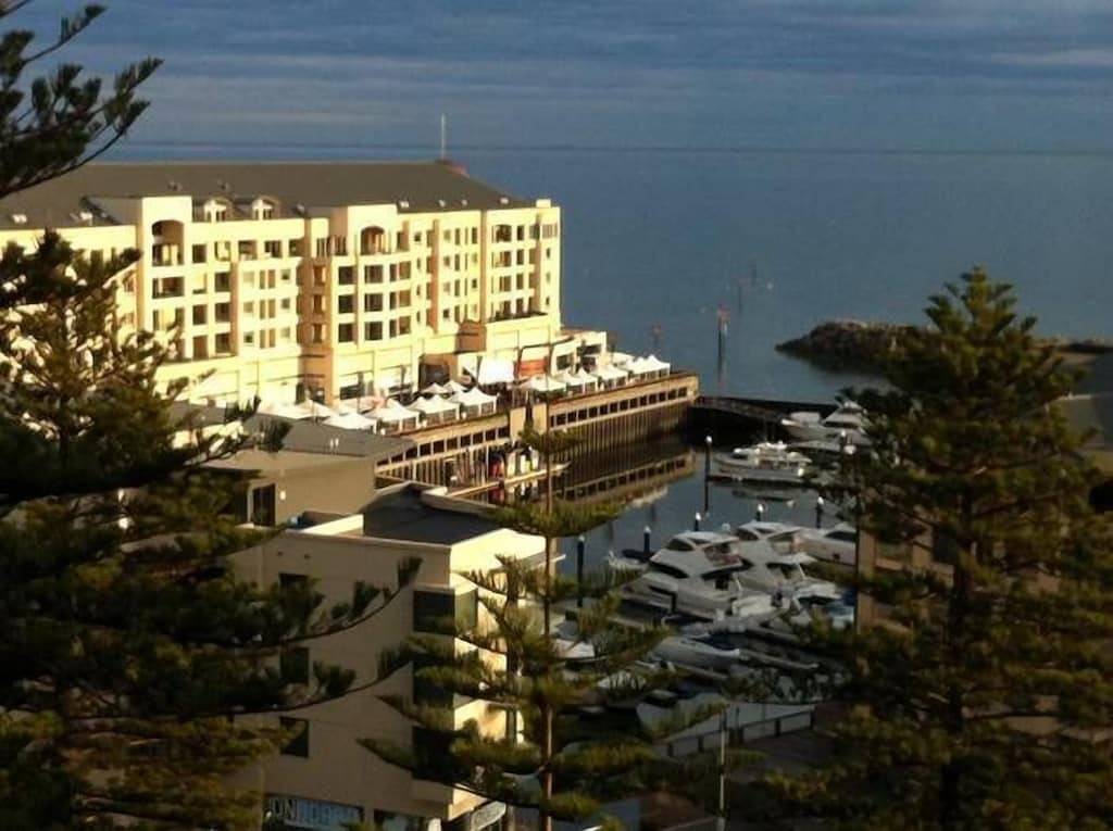 Ganze Wohnung, Horizont-Ansicht am Glenelg Strand in Adelaide, South Australia