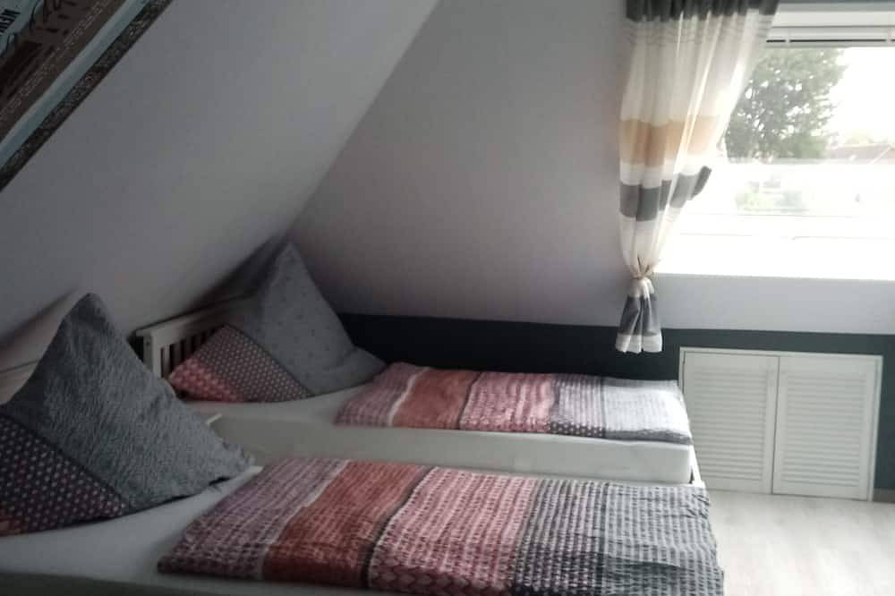 Ganze Wohnung, Liebevoll eingerichtete Fewo freut sich auf  kleine und große Gäste. in Friedeburg, Landkreis Wittmund