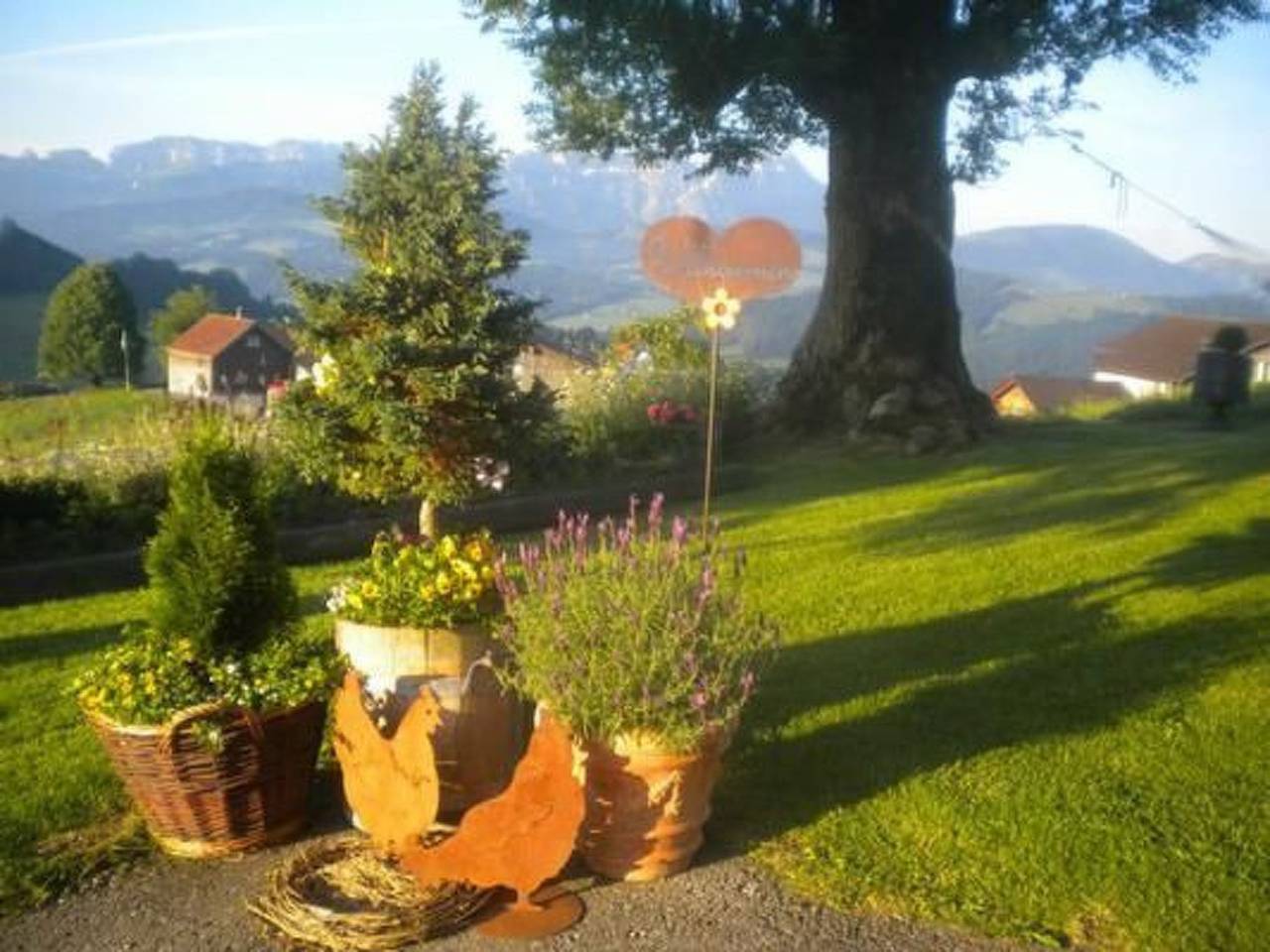 "Hüttli" neben dem Bauernhof Fendrig in Schlatt-Haslen, Zürich Voralpen
