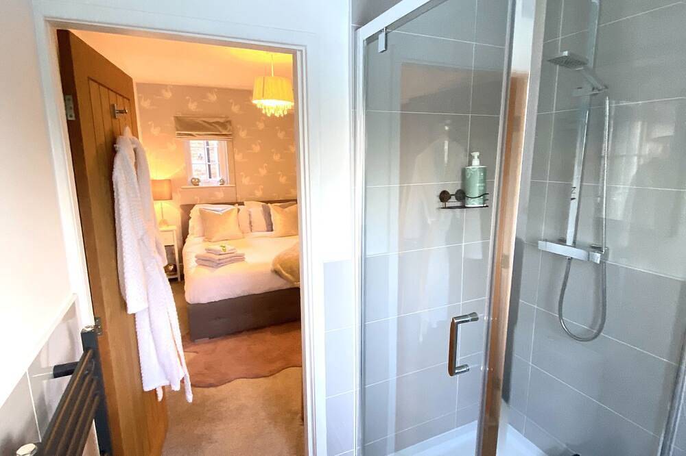 Entire apartment, A short walk to the City, with free parking: this place oozes class! in Chester, Cheshire West and Chester
