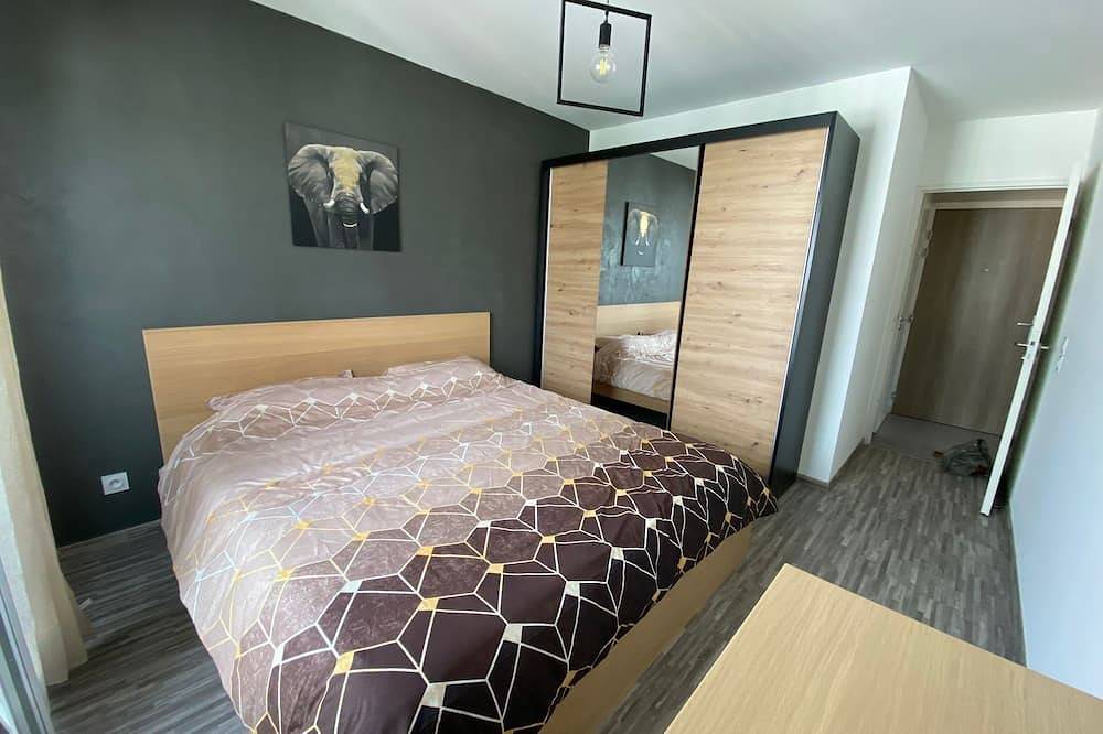 Appartement entier, Logement proche Cern, Suisse et aéroport avec parking privé in Saint-Genis-Pouilly, Gex