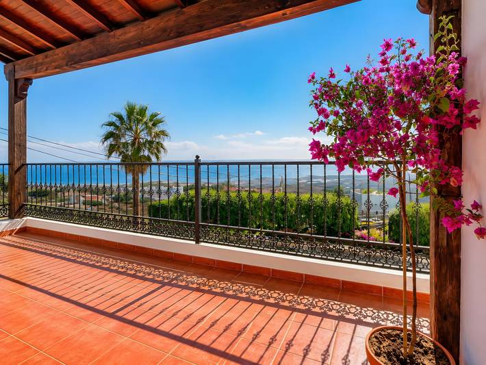 Casa Tijoco – Large Terrace with Views of La Gomera, Air Conditioning, Bbq in Adeje, South Tenerife