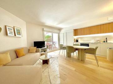 Gîte pour 4 personnes, avec piscine et terrasse dans Plage La Milady