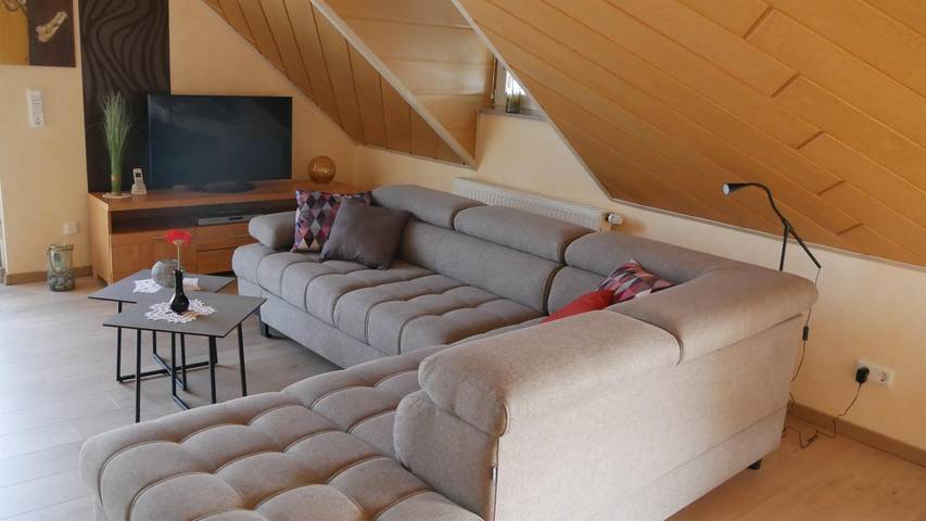 Ganze Ferienwohnung, Ferienwohnung mit zwei Balkonen in Hilders, Rhön-Hessen