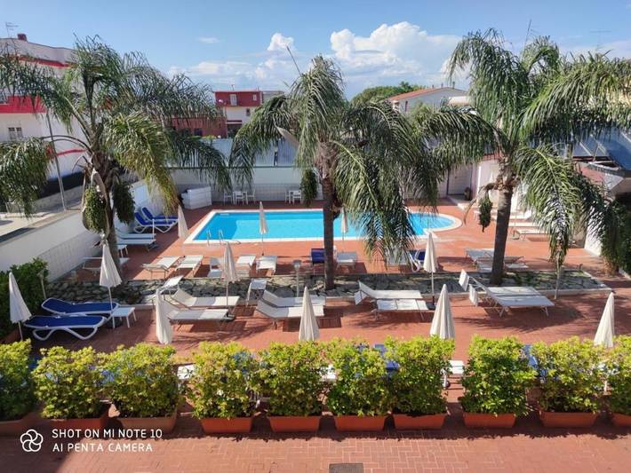 Appartamento per 5 persone, con Balcone e Terrazza nonché Giardino e Piscina a Giugliano in Campania