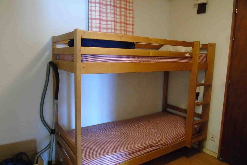 Ganze Wohnung, Geräumige Ferienwohnung für 8 Personen mit Balkon und Bergblick in Valfréjus in Valfréjus, Modane