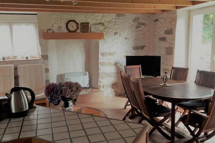 Location de vacances pour 6 personnes, avec jardin et terrasse à Saint-Pabu