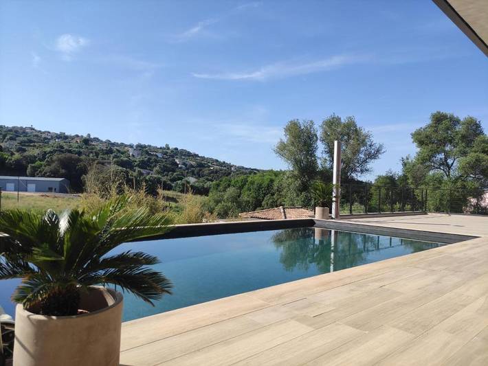 Villa pour 6 personnes, avec piscine ainsi que vue et jardin