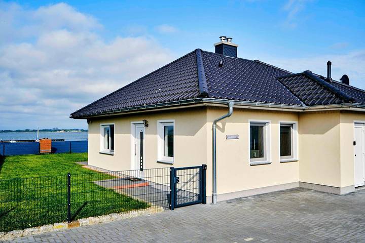 Ferienwohnung für 4 Personen, mit Terrasse und Garten in Stahlbrode