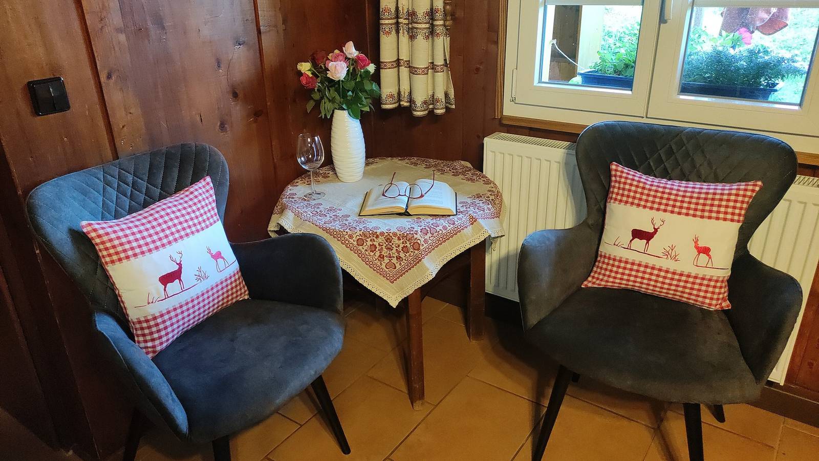 Apartamento entero, Apartamento 'Reesbauernhof - Fewo Abendrot' con vistas a la montaña, terraza y Wi-Fi in Suedlicher Schwarzwald, Oberried