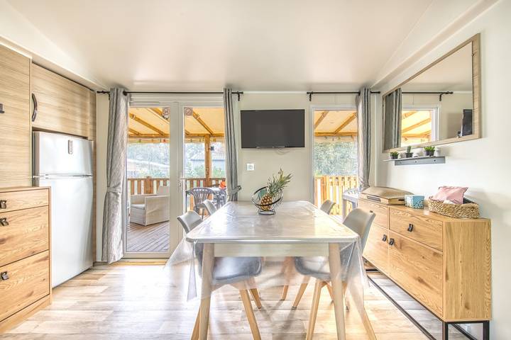 Camping pour 6 personnes, avec vue sur le lac ainsi que bassin pour enfant et jardin, adapté aux familles en Gironde - 2