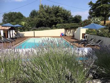 Gîte pour 2 personnes, avec terrasse et jardin ainsi que piscine et vue sur le lac à Monestier