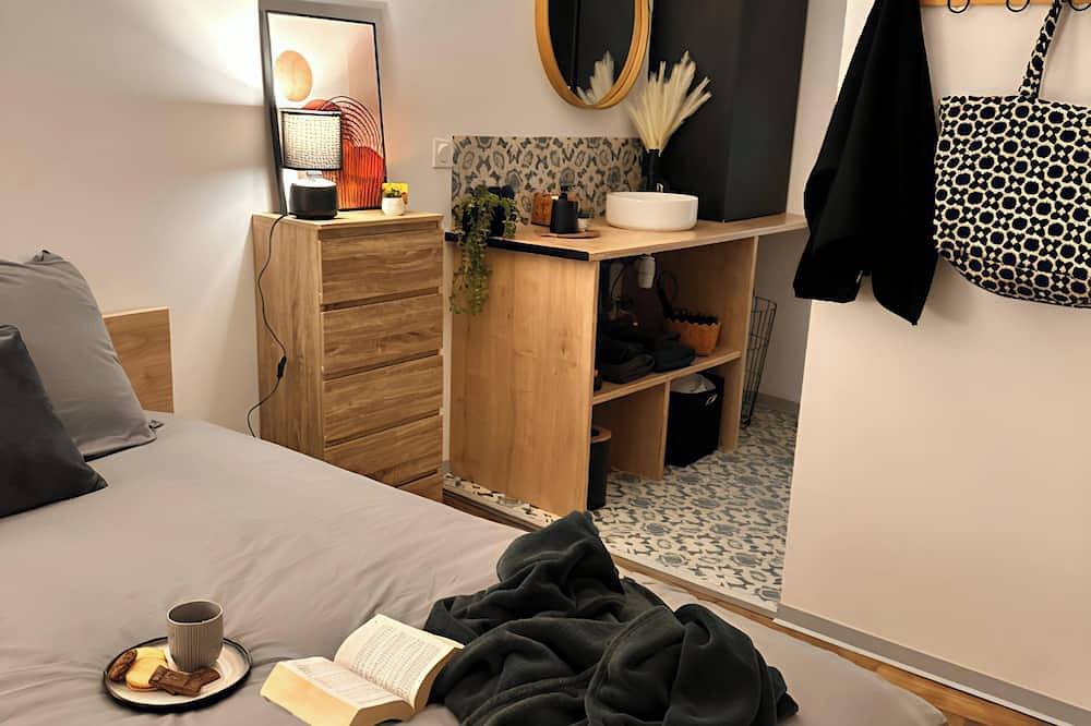 Entire apartment, Beautiful bright apartment - Heart of Moulins - 10 mins walk from the station in Moulins, Allier