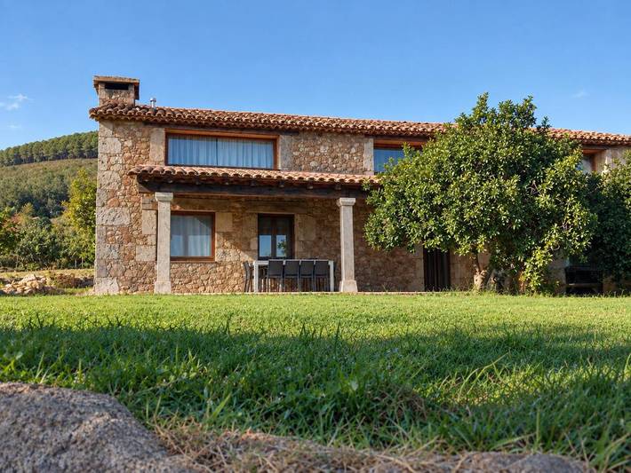 Casa rural para 10 personas, con Jardín además de Piscina y Vistas en Candeleda
