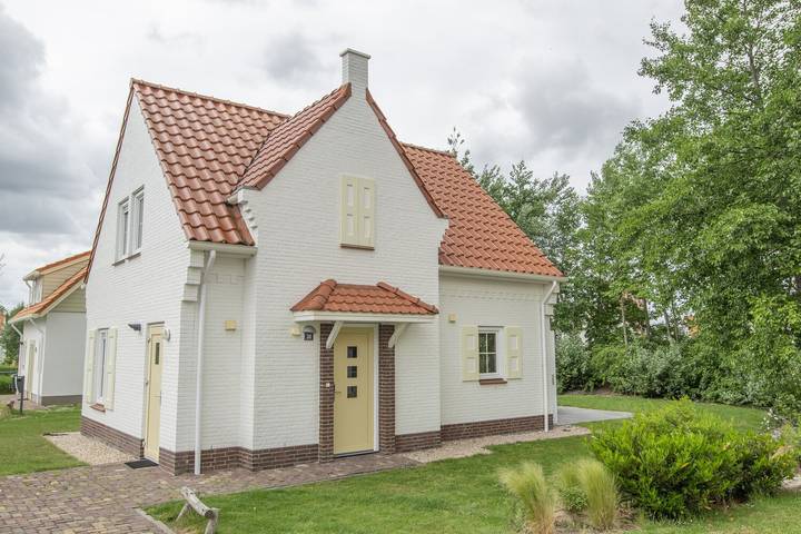 Ferienhaus für 8 Personen, mit Balkon/Terrasse und Terrasse sowie Garten und Sauna in Cadzand-Bad