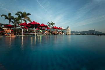 Station pour 3 personnes, avec terrasse et vue ainsi que piscine et bassin pour enfant à Patong Beach