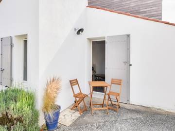 Gîte pour 3 personnes, avec terrasse dans La Terrière